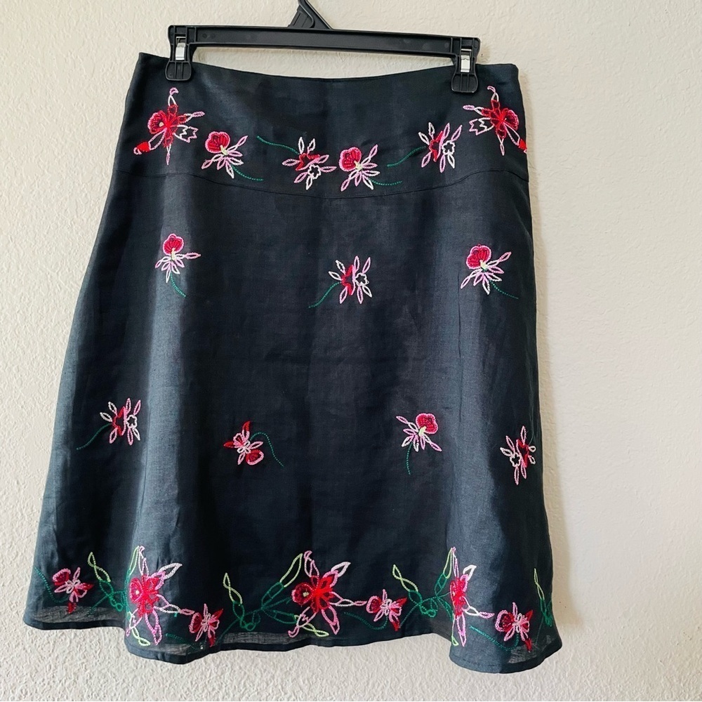 Anne Carson Floral Embroidered Black Skirt size 8 petite midi lined linen chic